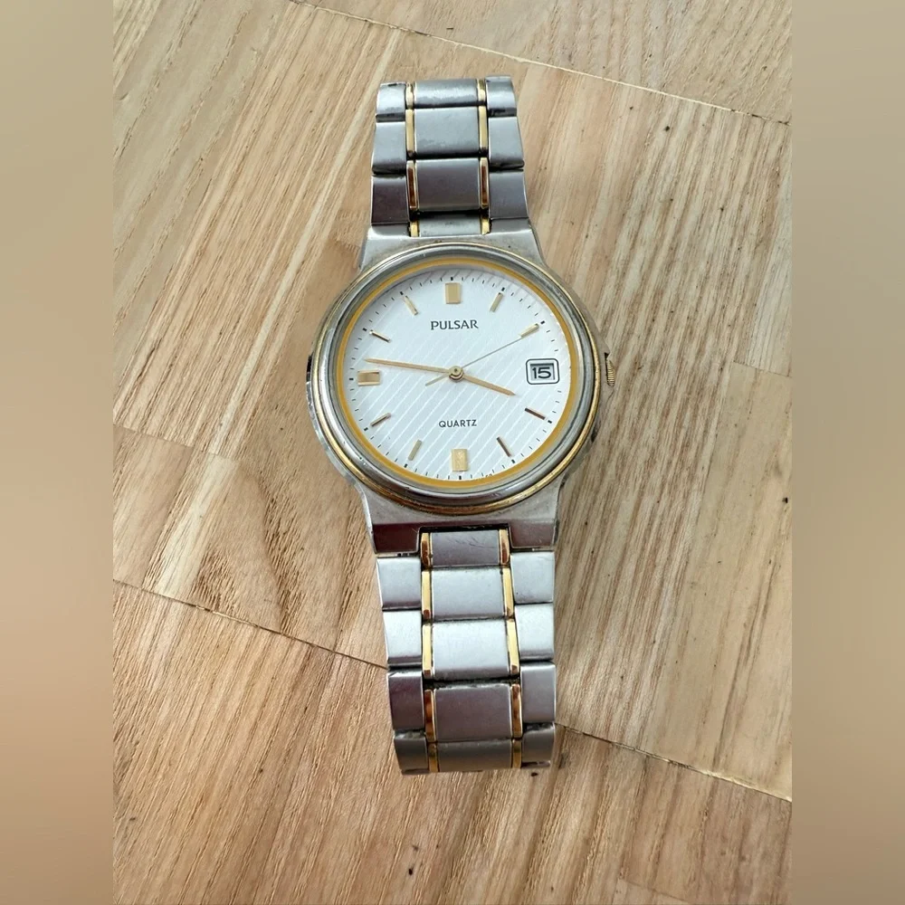 Pulsar mens two tone classic watch NEW BATTERY